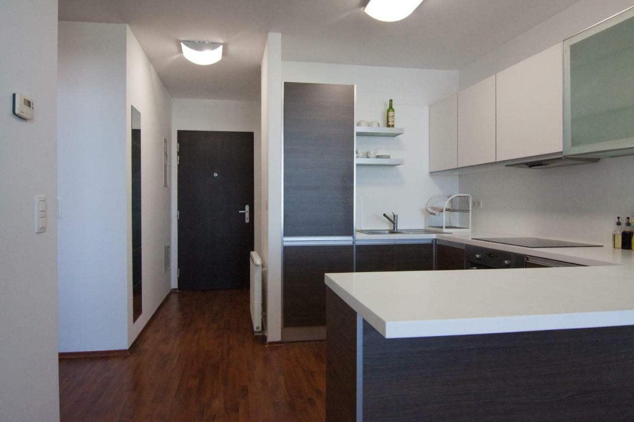 ברטיסלאבה Juls Apartment Next To Football And Hockey Stadium מראה חיצוני תמונה