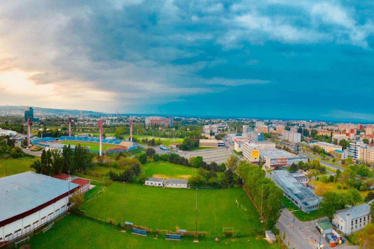 ברטיסלאבה Juls Apartment Next To Football And Hockey Stadium מראה חיצוני תמונה